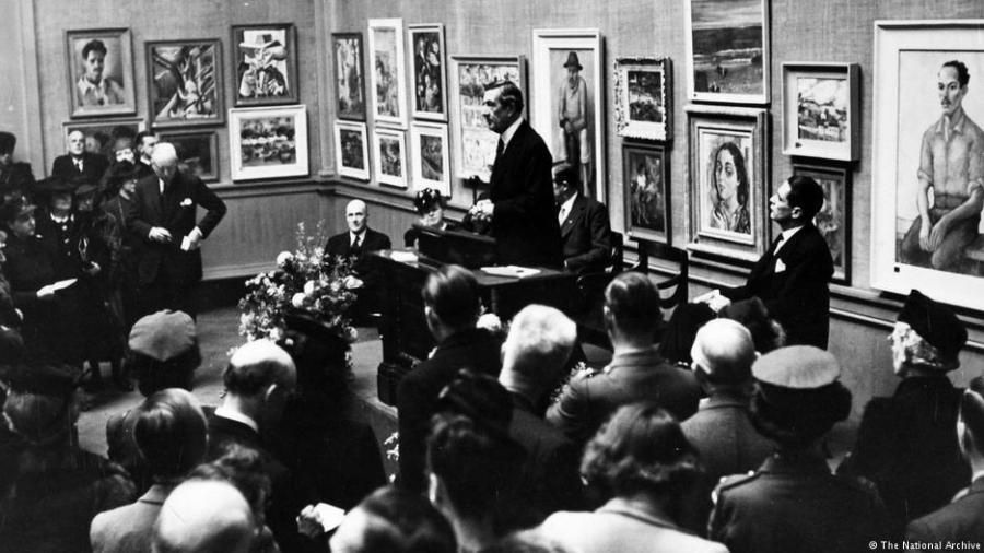 Noite de abertura da exposição de artistas brasileiros na Royal Academy of Arts de Londres, em 1944 - The National Archive