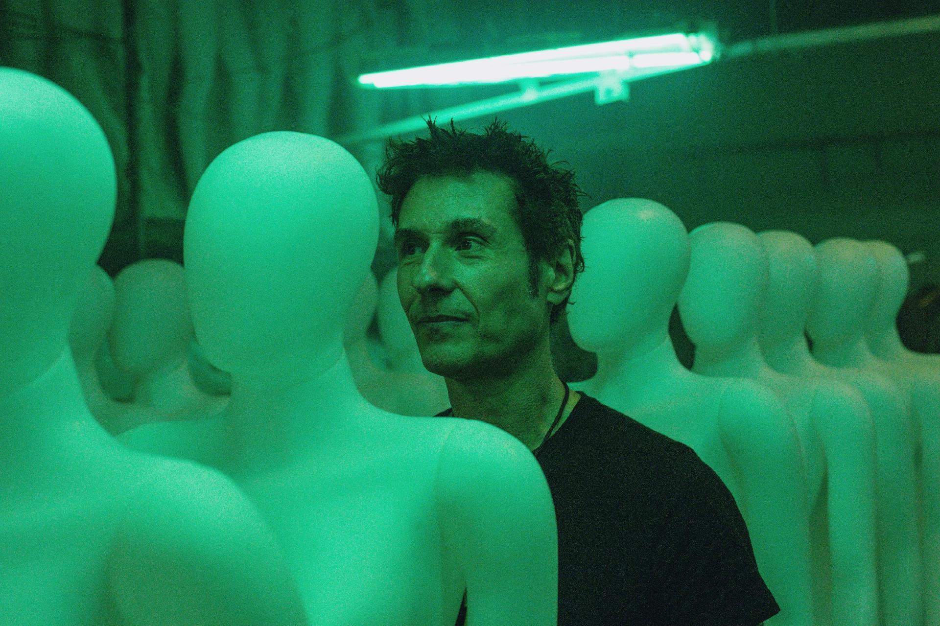 Dinho Ouro Preto na gravação do clipe de "Não Me Olhe Assim" - Divulgação