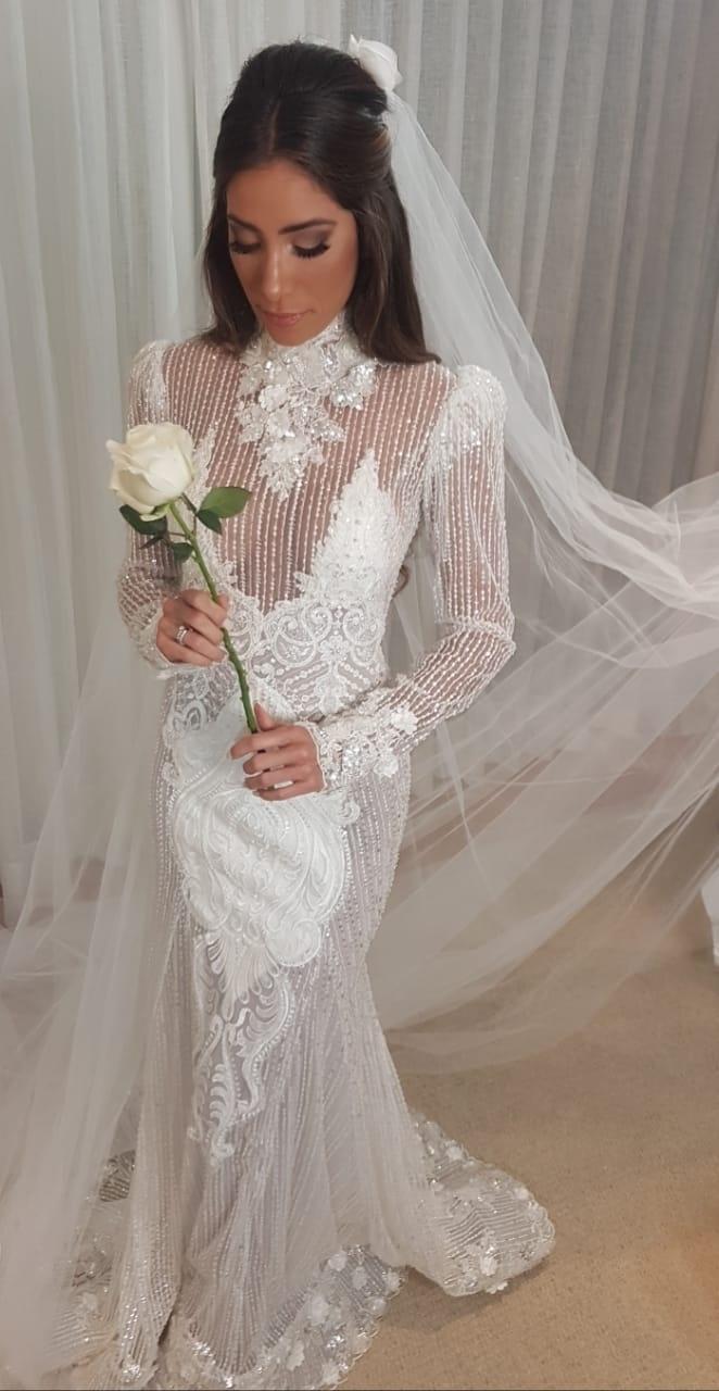 Detalhes do vestido da cerimônia religiosa usado por Romana Novais - Divulgação