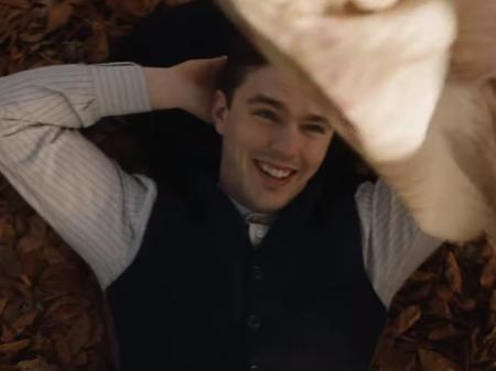 Nicholas Hoult em "Tolkien" - Reprodução/Twitter