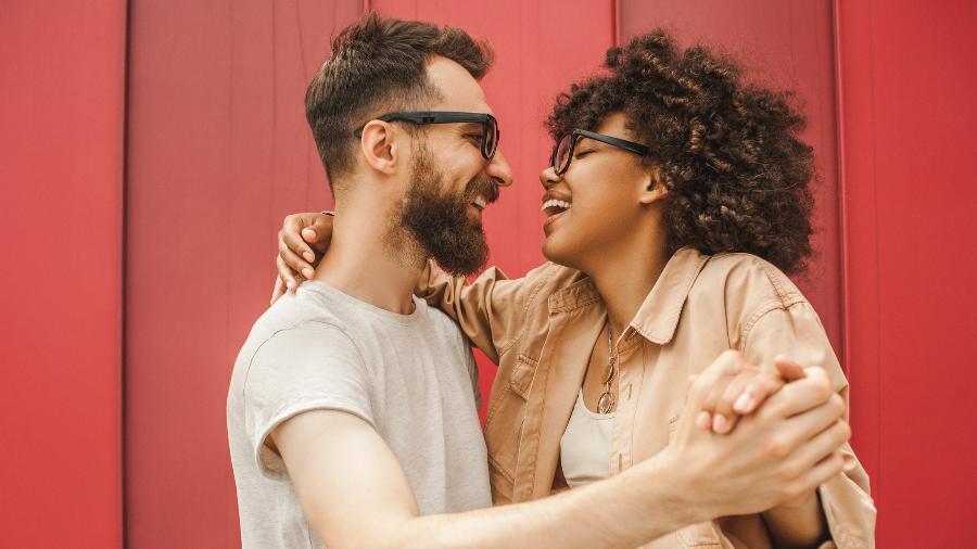 De acordo com especialistas, amor e sexo não andam exatamente juntos e é possível amar pessoas sem sentir atração sexual - iStock Images