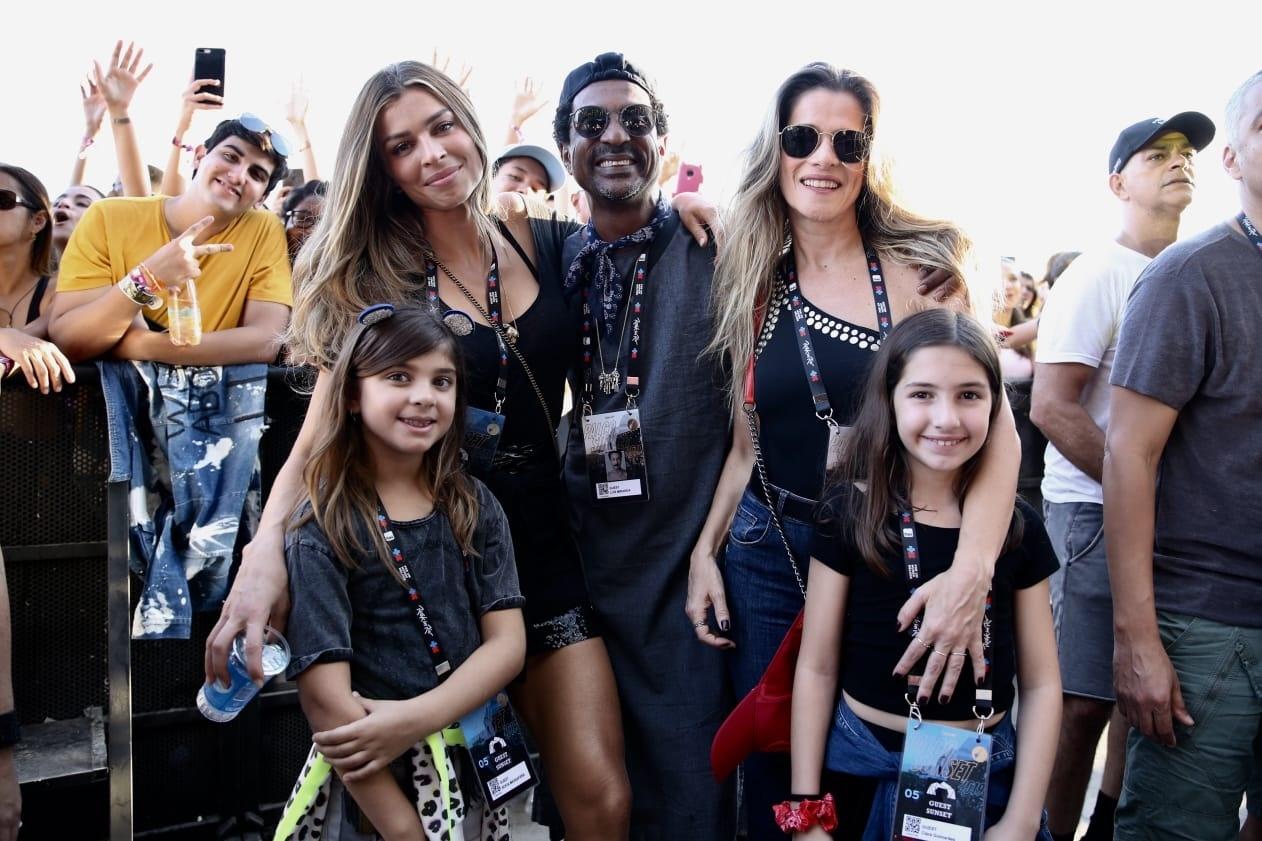 Elas aproveitaram os shows do Palco Susent ao lado dos atores Luis Miranda e Ingrendi Guimaraes.  - Roberto Filho/Brazil News