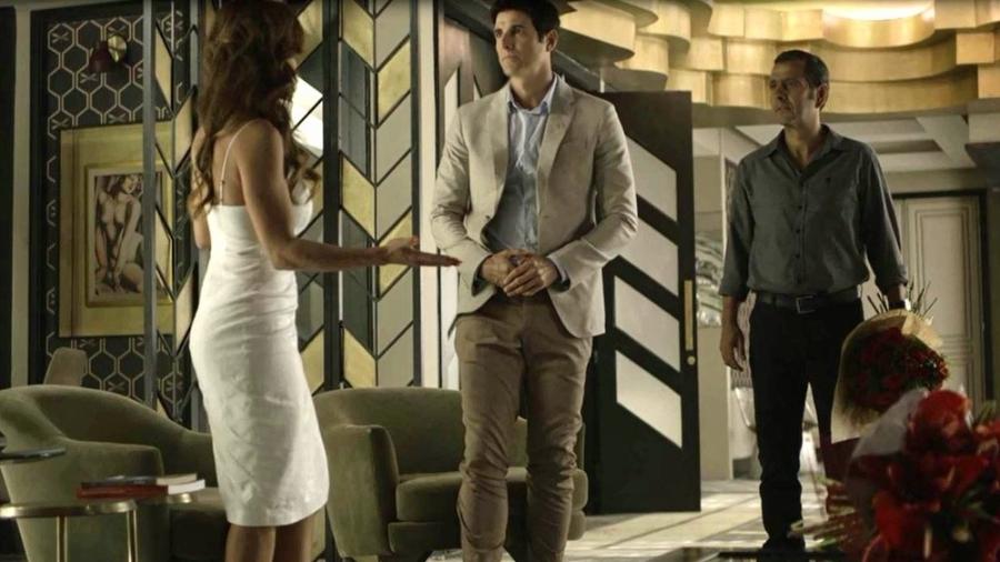 Régis (Reynaldo Gianecchini) e Amadeu (Marcos Palmeira) pedem a mão de Maria da Paz (Juliana Paes) - Globo