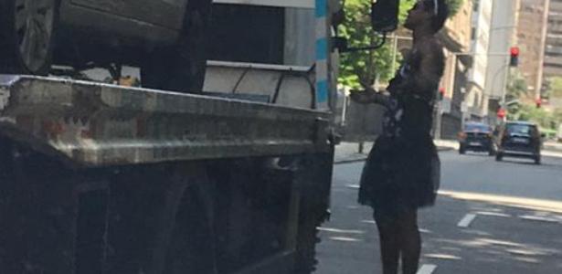 Deu ruim | Marcello Melo Jr. tem carro rebocado durante bloco no Rio