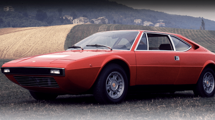 Ferrari Dino 208 GT4 tinha motor 2.0 V8, 4 assentos e desenho do estúdio Bertone - Divulgação