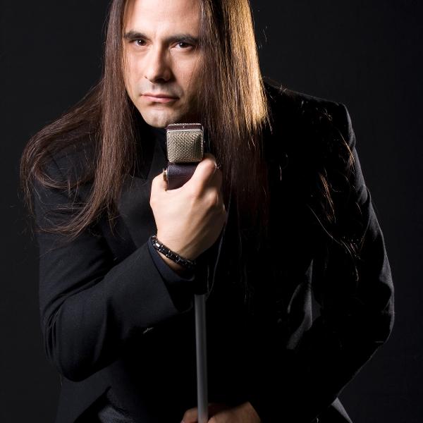 André Matos, das bandas Viper, Angra e Shaman, que morreu aos 47 no passado