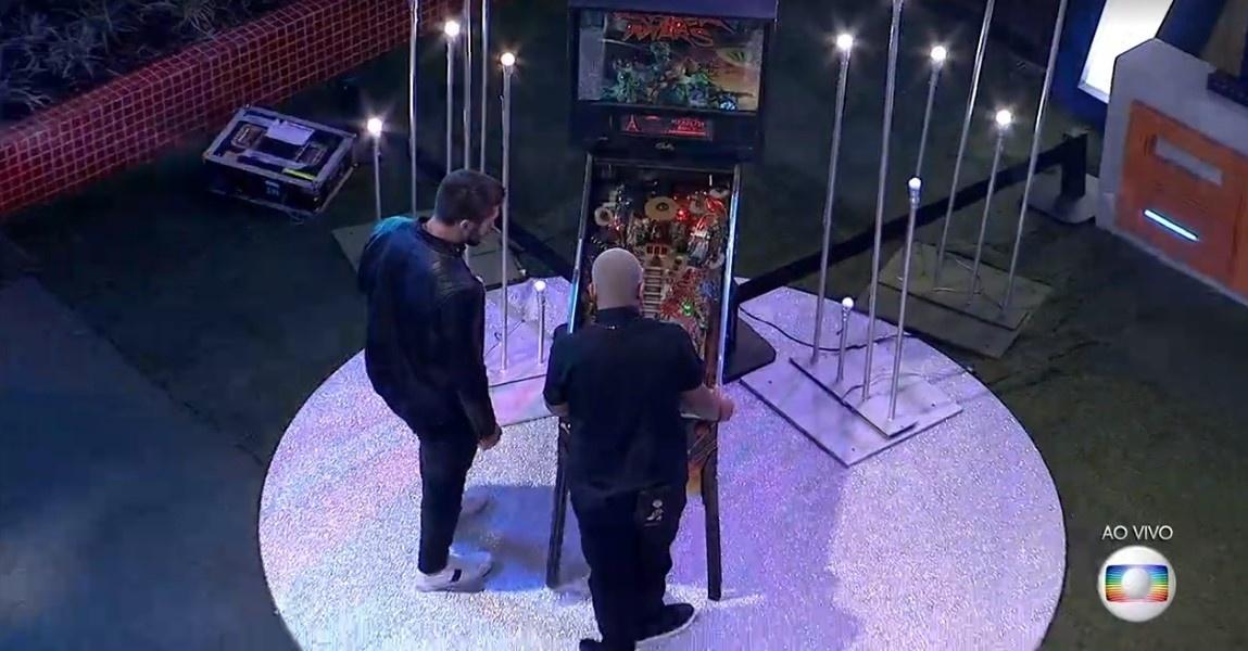 BBB 21: Arthur e Projota no fliperama da festa do líder - Reprodução/ Globoplay