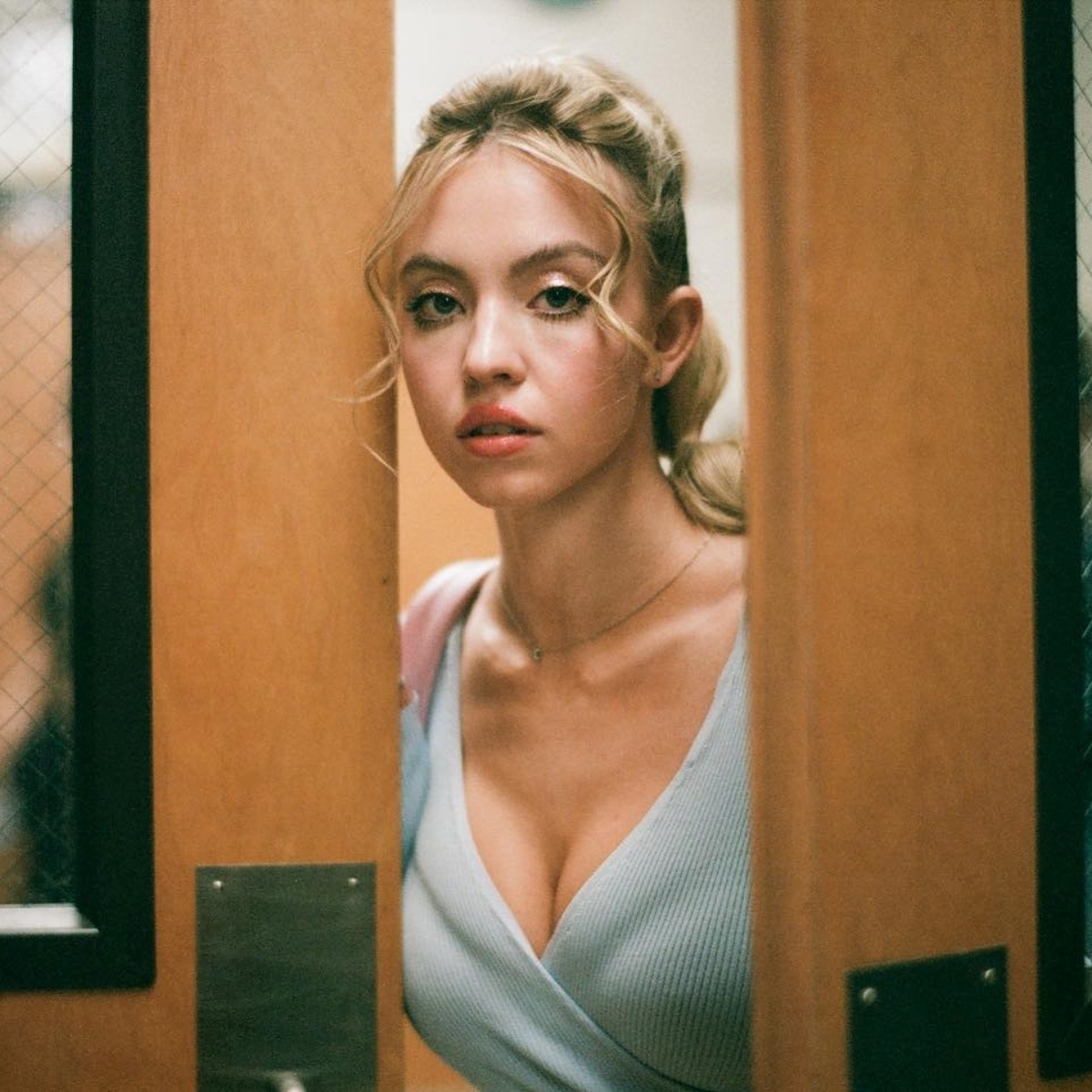 Sydney Sweeney conta reação da avó sobre cenas de nudez em Euphoria