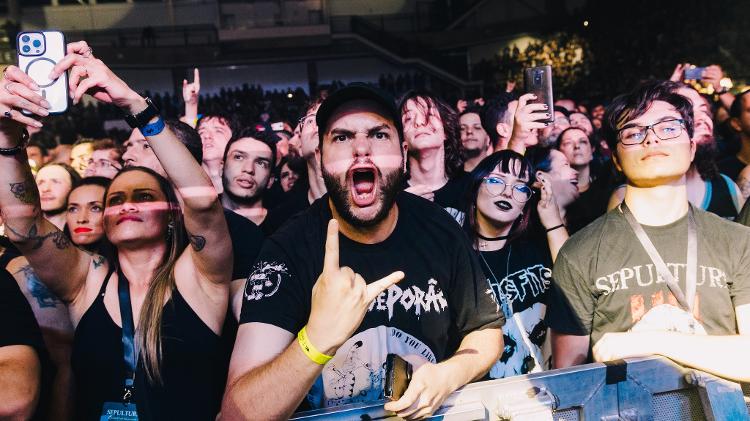 Fã vibra com estreia da turnê de despedida do Sepultura em Belo Horizonte
