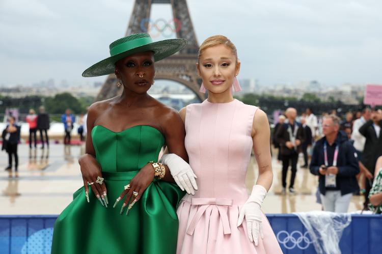 Cynthia Erivo e Ariana Grande chegam à abertura das Olimpíadas de Paris 2024