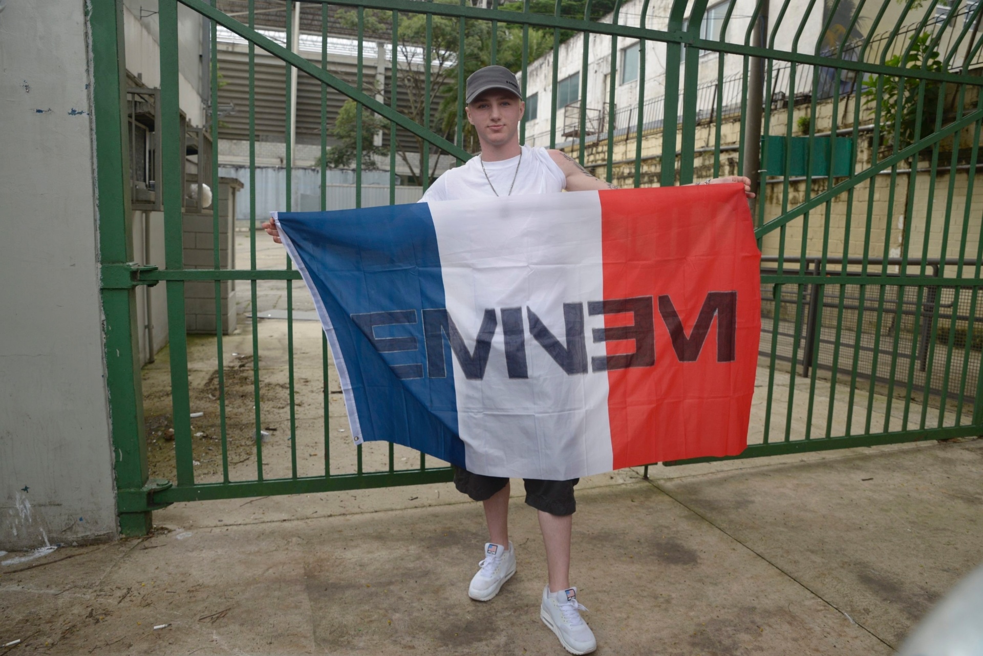 12.mar.2016 - Nos primeiros lugares da fila do Lollapalooza Brasil 2016 estava o francês Alexis Mercier, 19, que veio ao país para ver o show do rapper Eminem - Rafael Roncato/UOL