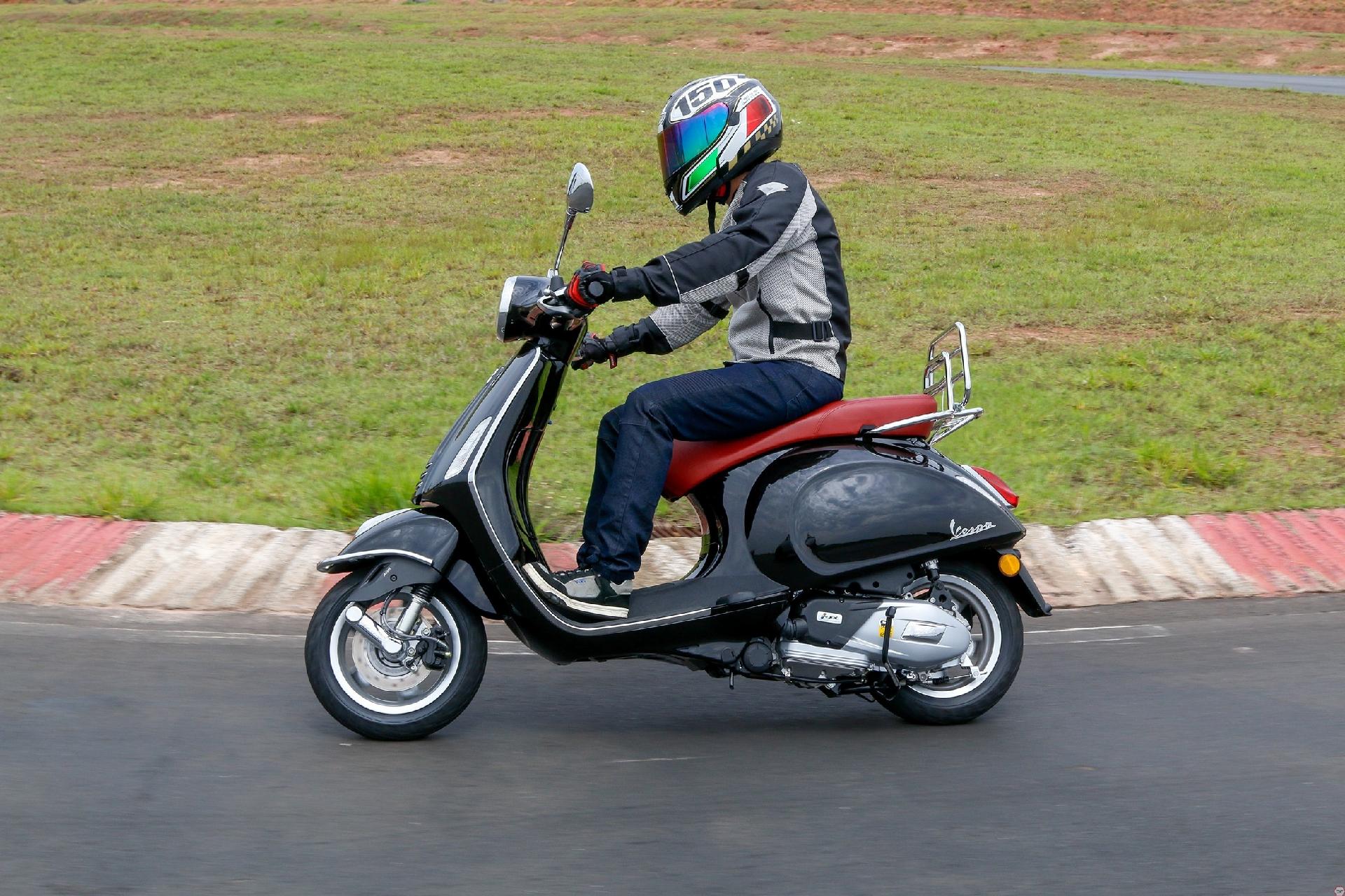 Vespa Primavera 150 - Luciano Sampafotos