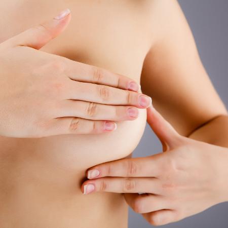 Novo estudo revela que o risco de desenvolver câncer de mama é maior entre mulheres que fazem uso da terapia de reposição hormonal - iStock