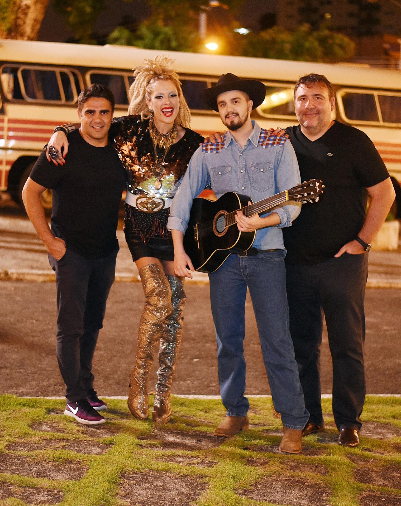 Luan Santana nos bastidores da filmagem de "Chacrinha: O Velho Guerreiro" - Ari Kaye