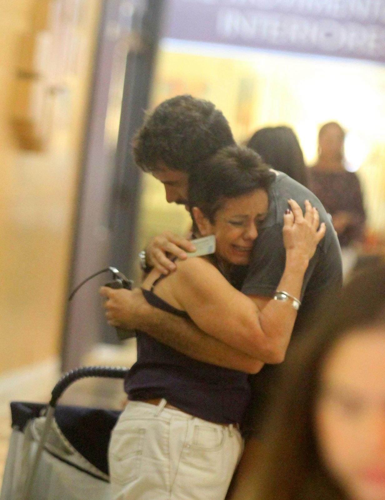 Fã se emociona ao encontrar Eriberto Leão - Daniel Delmiro/AgNews