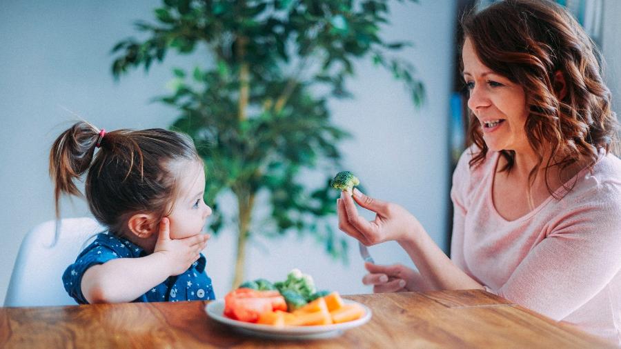 Qualquer alimento, com um pouco de persistência e paciência, pode ser inserido no cardápio de uma criança - iStock