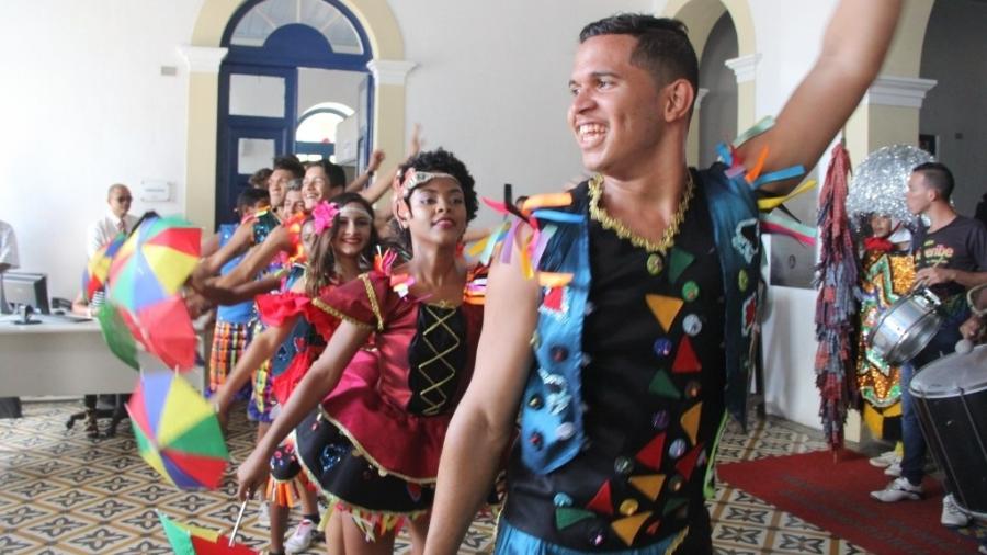Dançarinos participam do anúncio da prefeitura de Olinda - Alice Mafra/Divulgação