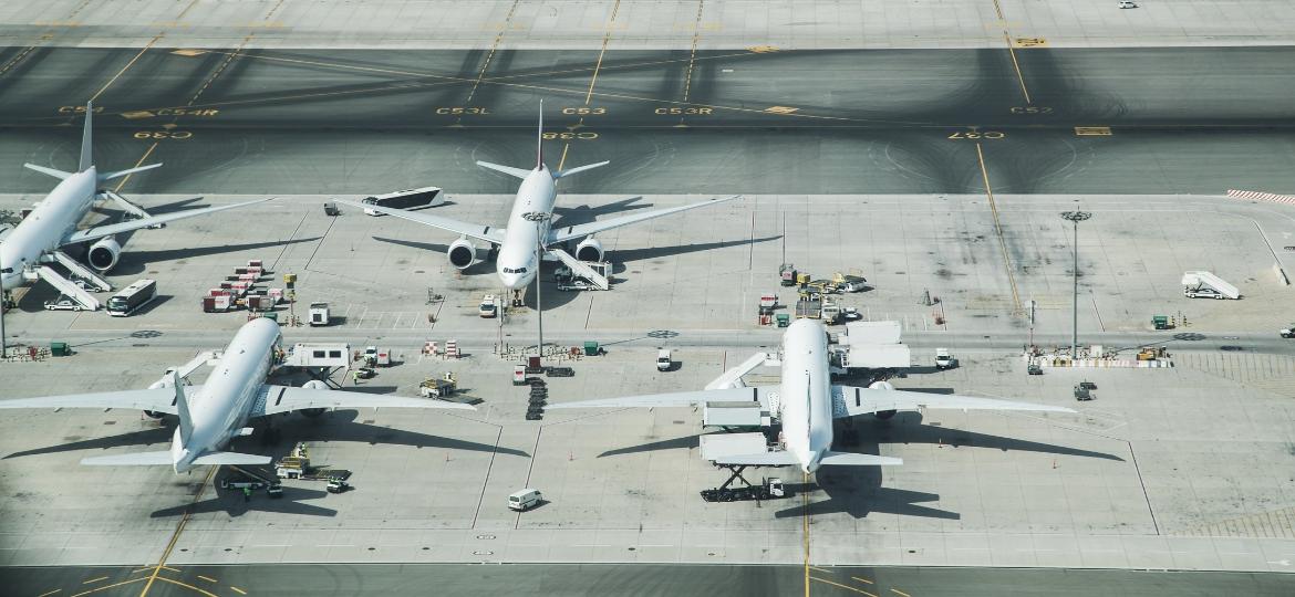 Aviões estacionados em aeroporto durante paralisação do setor - Getty Images/iStockphoto