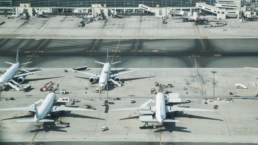 Aviões estacionados em aeroporto durante paralisação do setor - Getty Images/iStockphoto