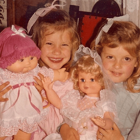 Gisele Bu?ndchen e irmã gêmea, Patricia, em foto rara na infância  - Reprodução/Instagram/@gisele