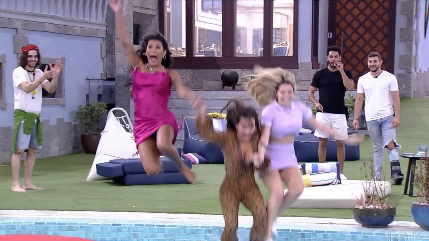 BBB 21: Pocah, Thaís e Viih pulam na piscina - Reprodução/Globoplay