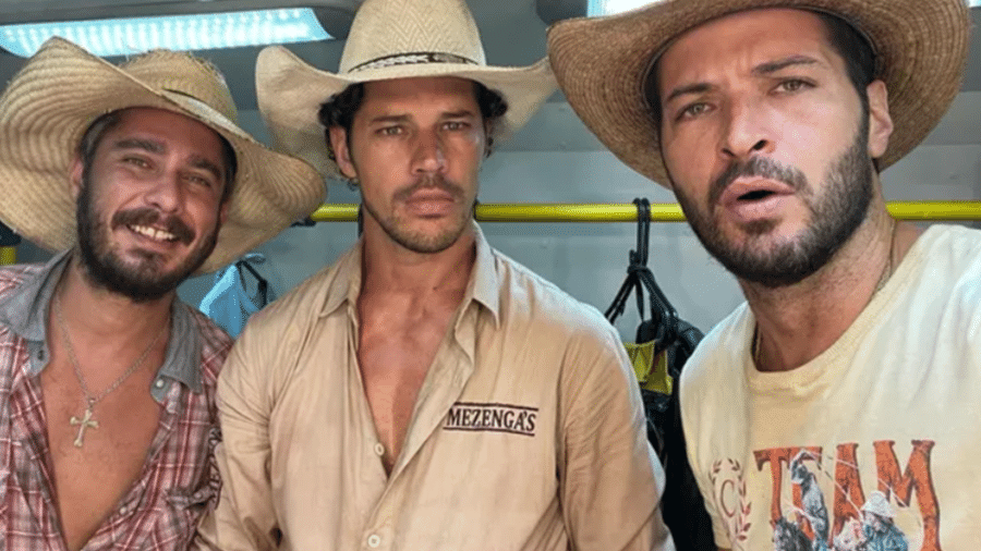José Loreto, Leandro Lima e Thommy Schiavo nos bastidores de "Pantanal" - Reprodução/Instagram