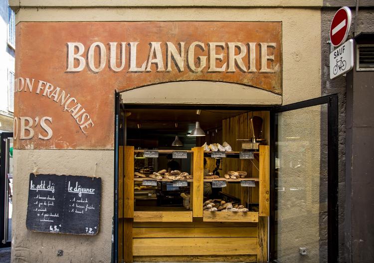 Boulangerie em Aix-en-Provence: receita tradicional da baguete ganhou as ruas no início do século 20 - Wirestock/Getty Images - Wirestock/Getty Images