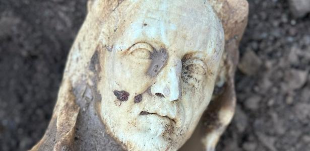 Descubre la estatua de Hércules en el Jardín de Roma