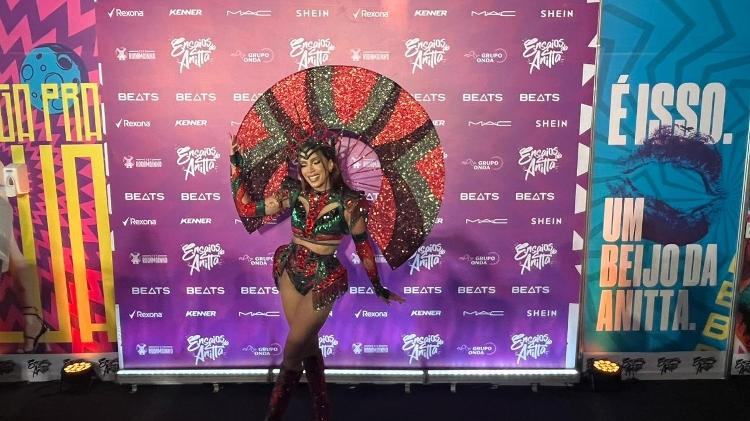 Anitta mostra look para apresentação no pré-Carnaval do Recife