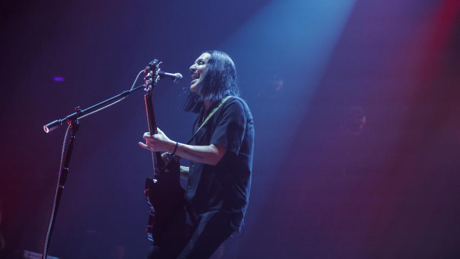 Brian Molko, vocalista do Placebo, durante show único que a banda fez em São Paulo no domingo (17/3)