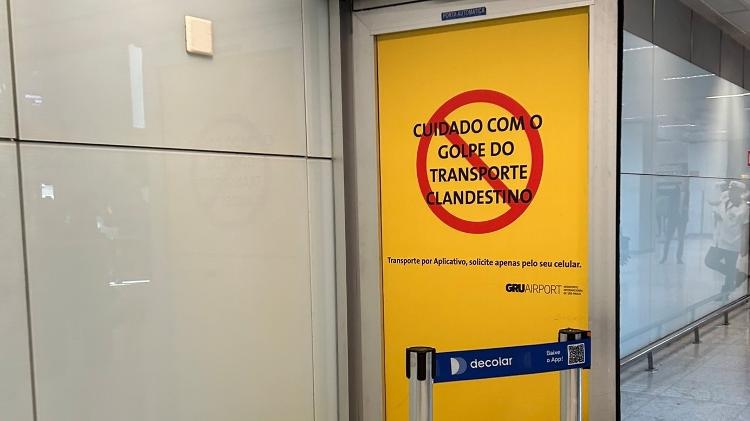 Cartazes no Aeroporto de Guarulhos alertam usuários para os riscos de recorrer a motoristas clandestinos