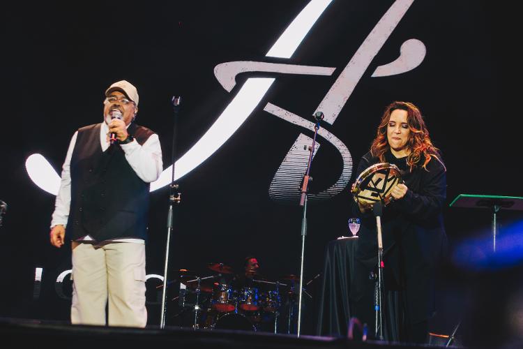 Jorge Aragão e Ana Carolina cantam juntos no Doce Maravilha