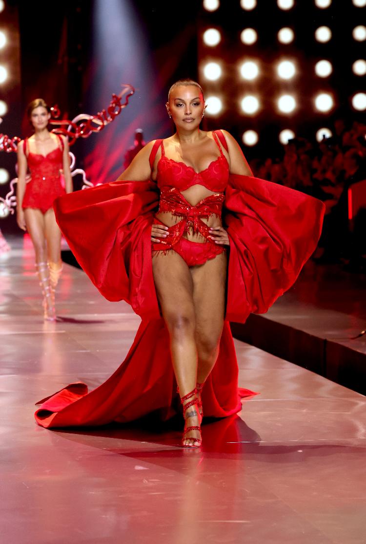 Victoria's Secret Fashion Show 2024: Paloma Elsesser