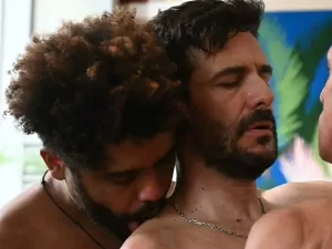 'Sem problema com nudez': como foi cena de sexo gay a 3 com Diogo Almeida