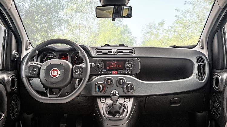 Interior do Panda é o que se espera de um carro popular Interior do Panda é o que se espera de um carro popular