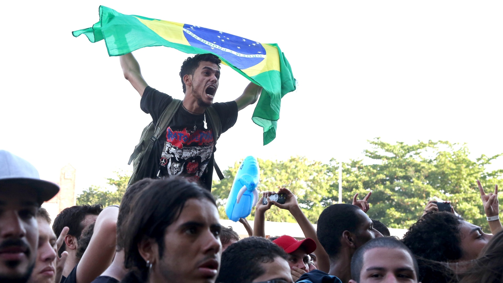 24.set.2015 - Fãs do metal voltam ao Rock in Rio 2015 no segundo dia de festival dedicado ao rock pesado - Marco Antonio Teixeira/UOL