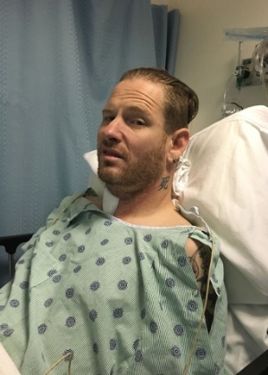 3.jun.2016 - Corey Taylor, vocalista do Slipknot, passa por cirurgia de emergência na coluna vertebral - Reprodução/Facebook/Corey Taylor