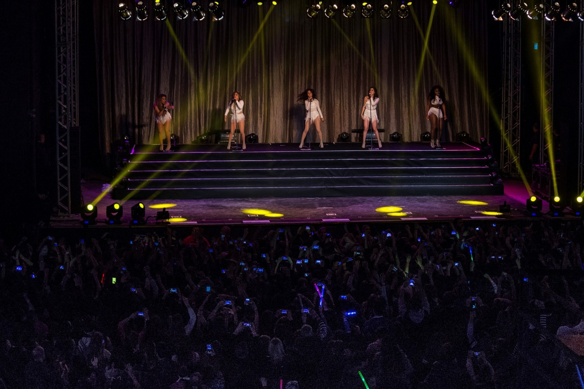 28.jun.2016 - As meninas do grupo americano Fifth Harmony abriram a turnê brasileira com um show no Pepsi On Stage, em Porto Alegre (RS) - Nede Losina/UOL