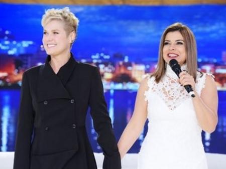 18.jul.2016 - Xuxa recebe Mara Maravilha em seu programa e esclarece a polêmica envolvendo suas duas cadelinhas argentinas  - Reprodução /TV Record