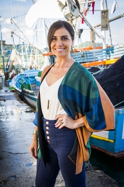 Alice Tanaka (Giovanna Antonelli) é a filha adotiva de Kazuo Tanaka (Luís Mello). Ela é a melhor amiga de infância de Mario (Bruno Gagliasso), que se descobre apaixonado pela amiga quando ela anuncia que vai estudar no Japão por dois anos de infância - João Miguel Júnior/TV Globo