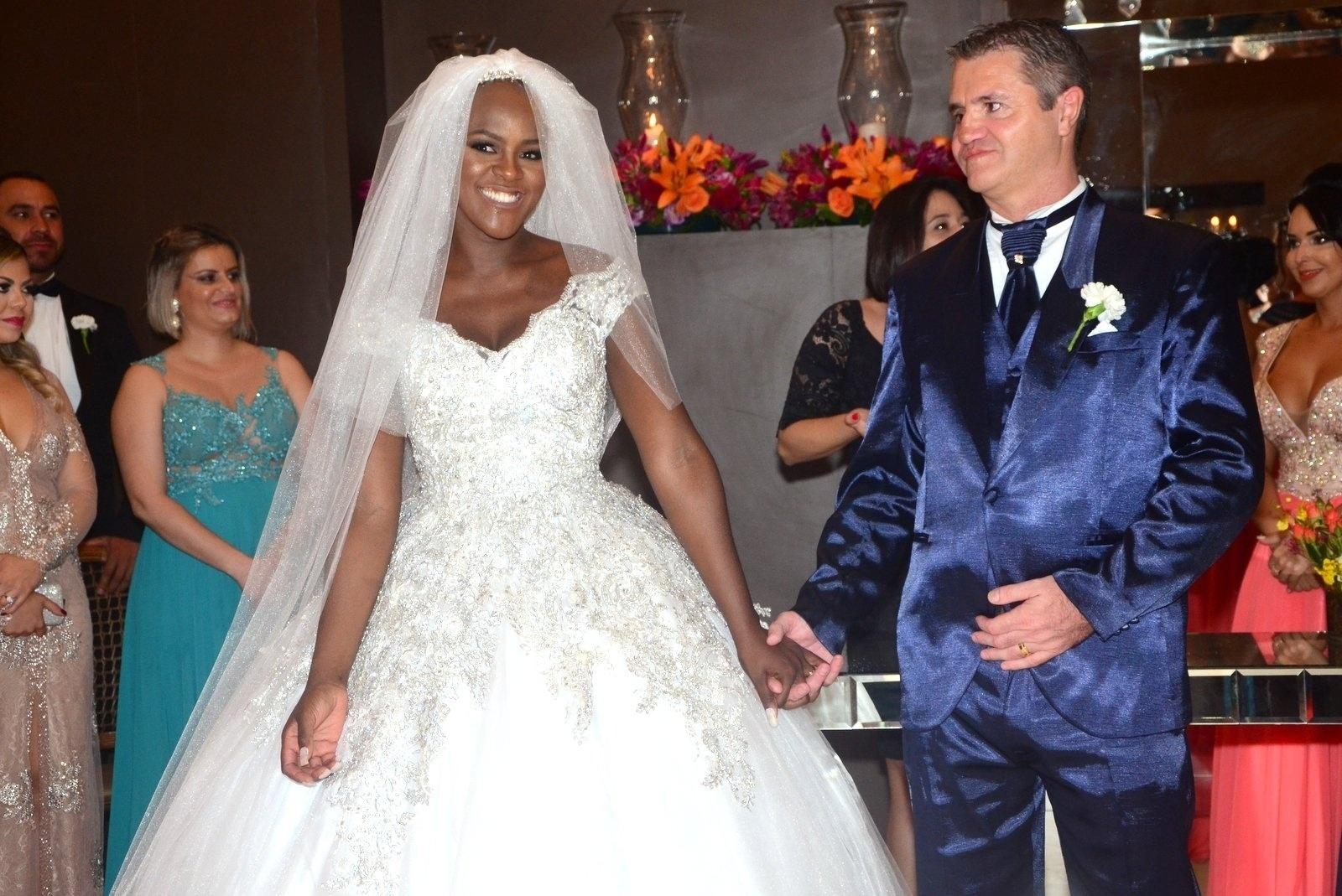 Ex-BBB Angélica Ramos se casa com o empresário francês Laurent Mougeot em cerimônia avaliada em R$ 200 mil - Eduardo Martins/AgNews