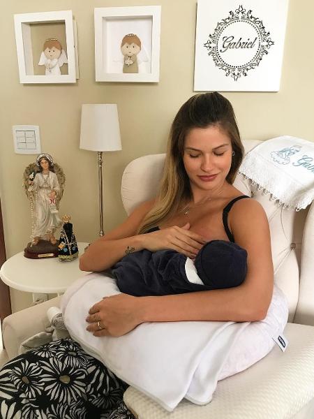 Andressa Suita amamenta o filho - Reprodução/Instagram - Reprodução/Instagram