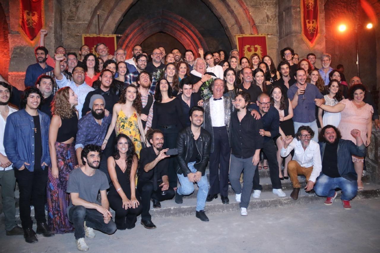 Atores participam da coletiva de imprensa de "Deus Salve o Rei", próxima novela das sete da TV Globo - Imagem/AgNews