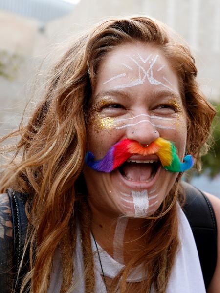 Israelense durante a Parada do Orgulho LGBT em Jerusalém, no dia 2 de agosto - AFP
