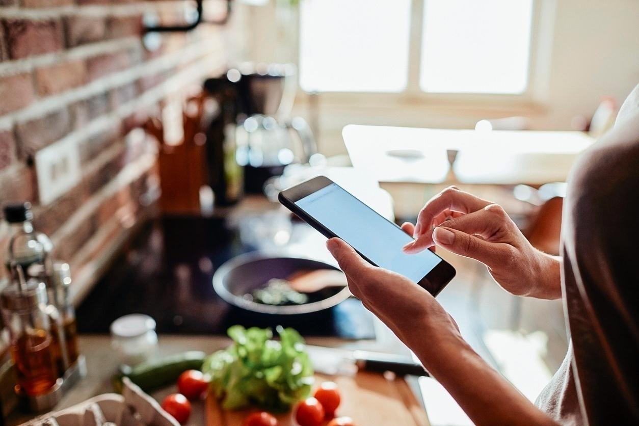 celular, receita, cozinhar - iStock