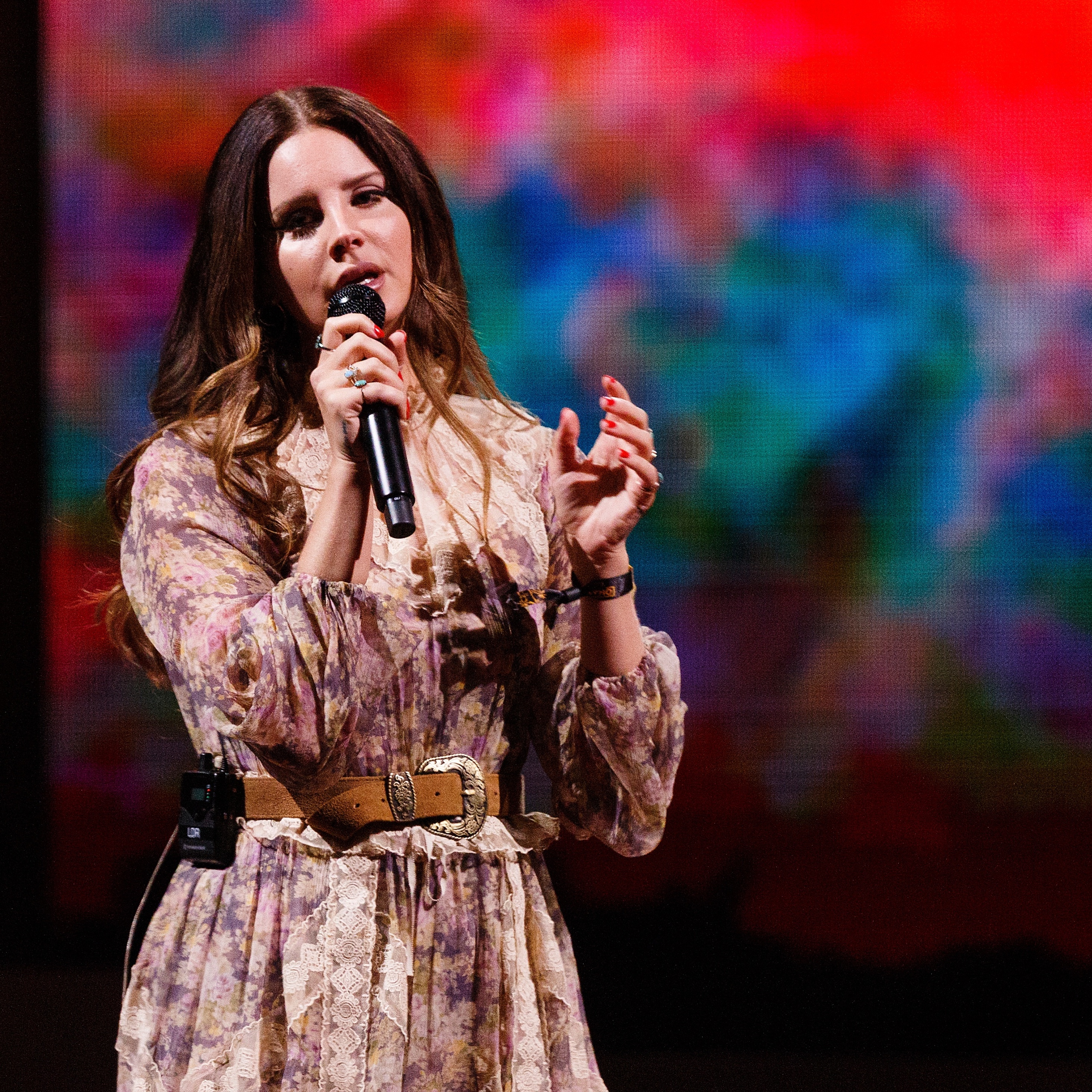 Lana Del Rey está entre nós: entenda o fascínio exercido pela voz doce e  triste da cantora