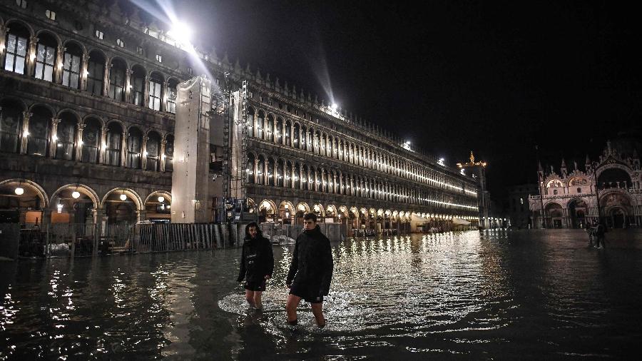 Na madrugada do dia 13 de novembro, Veneza, na Itália, teve a maior inundação dos últimos 50 anos - Marco Bertorello/AFP