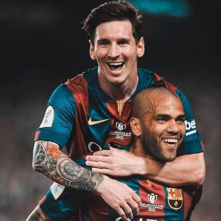 Dani Alves e Messi jogaram juntos no Barcelona - Reprodução/Instagram