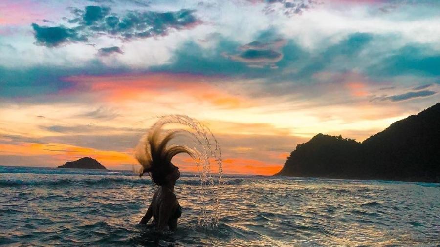 Praia do Camburizinho, no Guarujá - Instagram/vestindoaalma