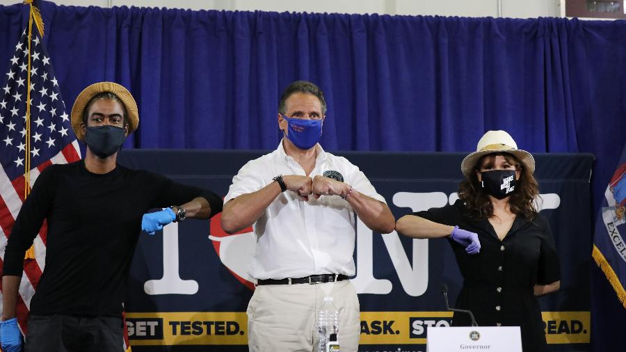 Chris Rock e Rosie Perez aparecem em coletiva do governador de NY, Andrew Cuomo, para incentivar uso da máscara - Spencer Platt/Getty Images/AFP